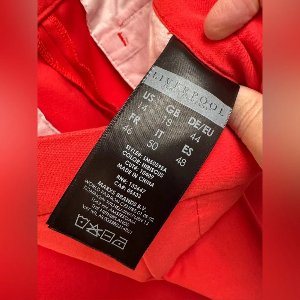 Liverpool Crop Pants Hibiscus Color - Picture 3 of 5